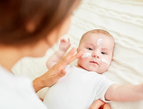 Trockene Haut beim Baby – woher kommt sie, was können Sie tun?
